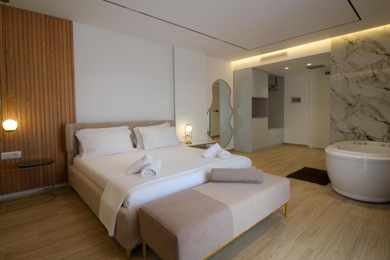 Julia Hotel Sarandë Buitenkant foto
