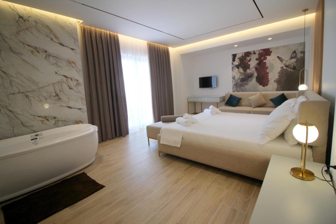 Julia Hotel Sarandë Buitenkant foto