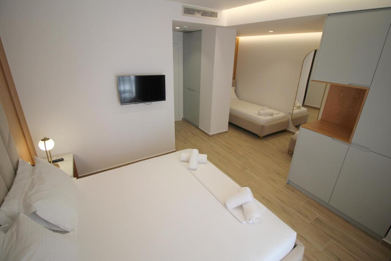 Julia Hotel Sarandë Buitenkant foto