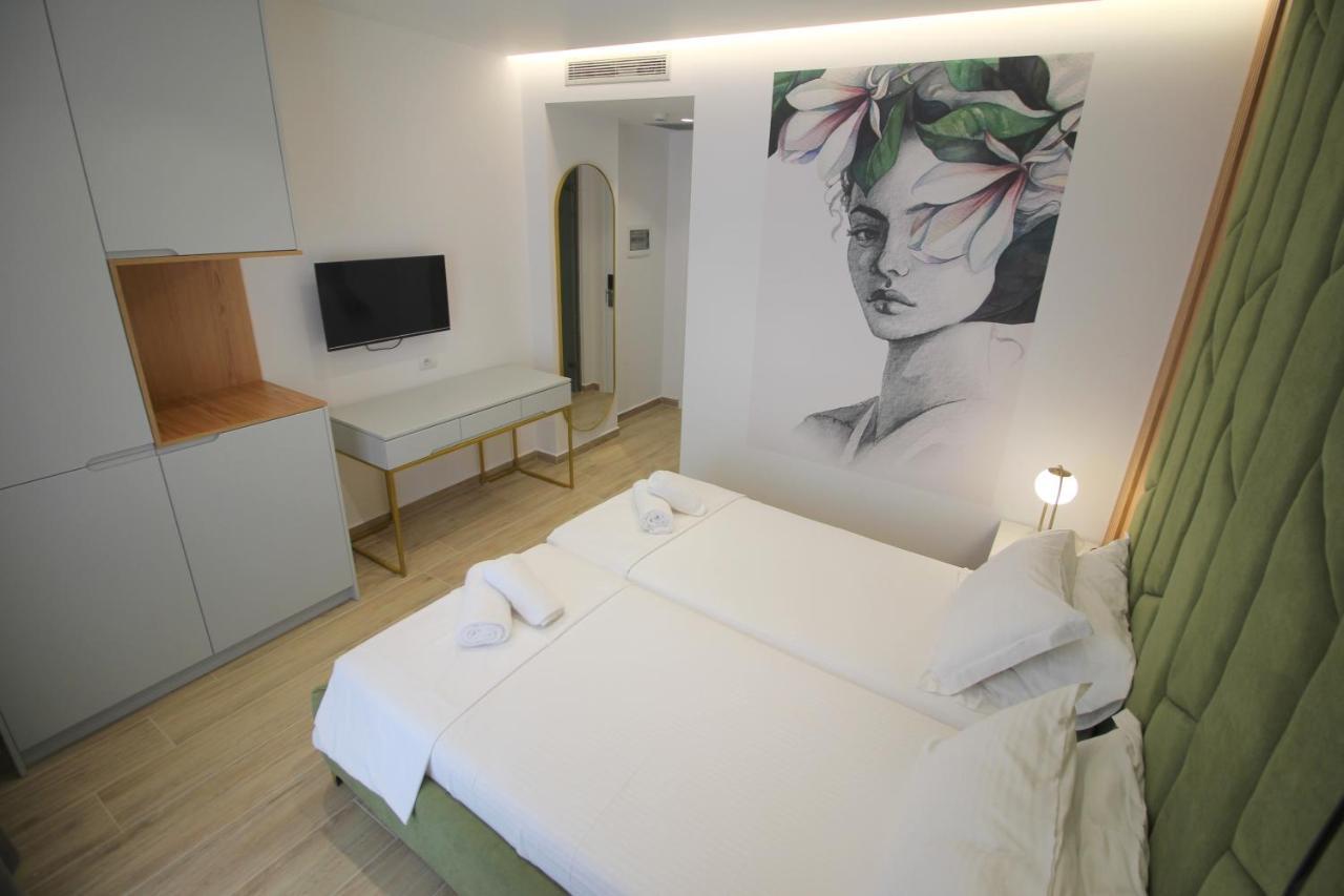 Julia Hotel Sarandë Buitenkant foto