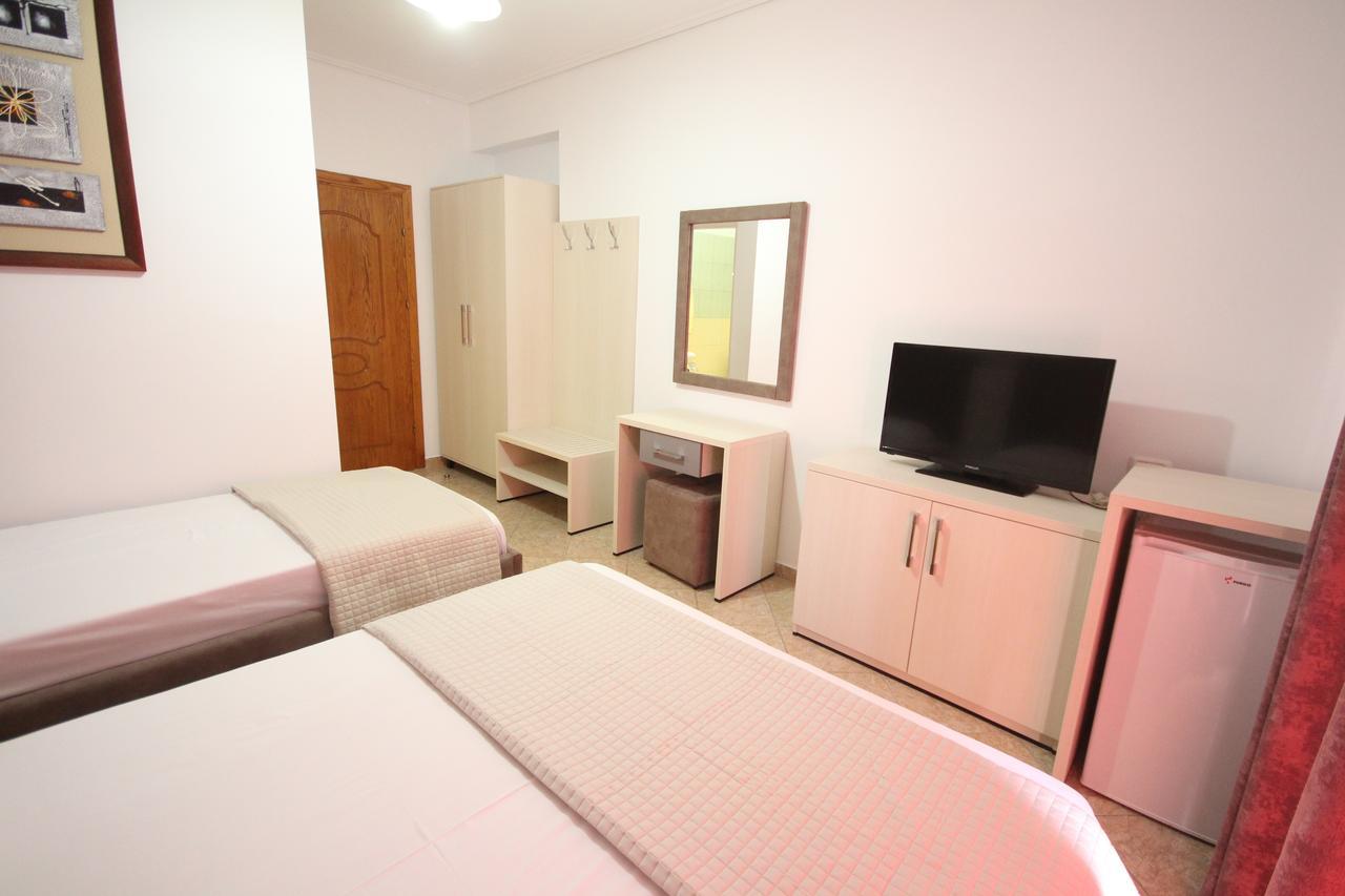 Julia Hotel Sarandë Buitenkant foto