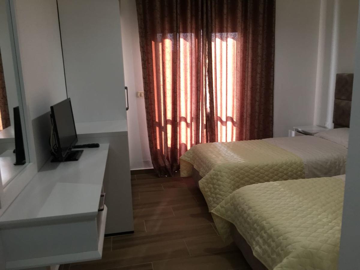 Julia Hotel Sarandë Buitenkant foto
