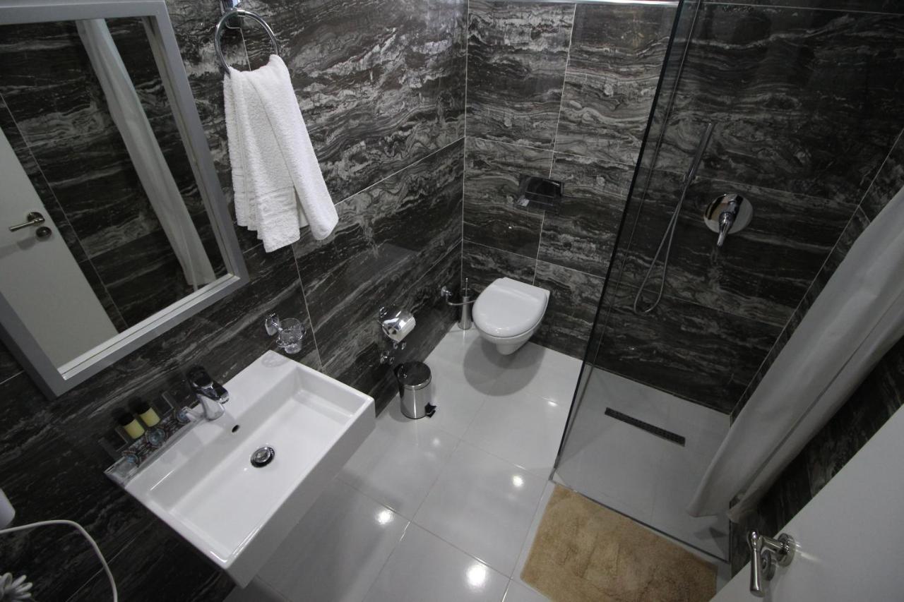 Julia Hotel Sarandë Buitenkant foto