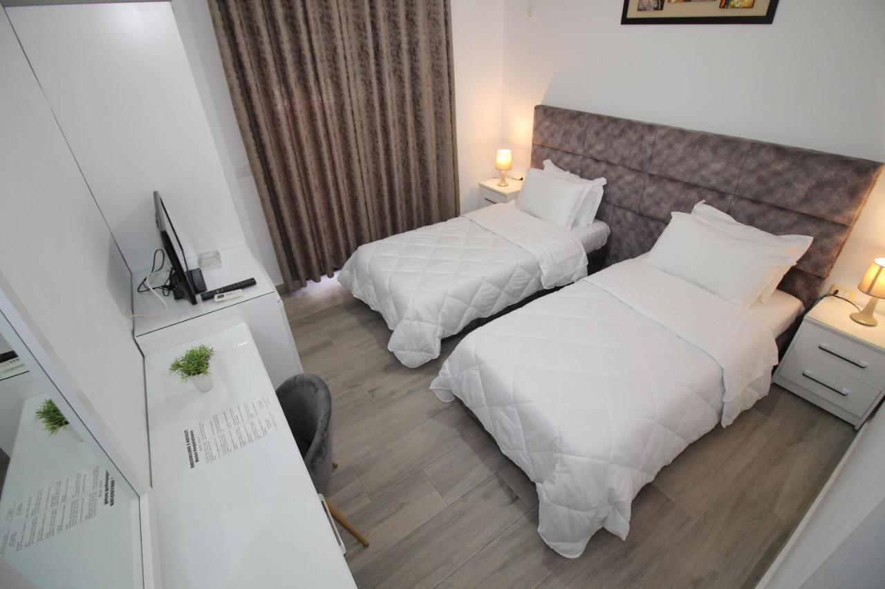 Julia Hotel Sarandë Buitenkant foto