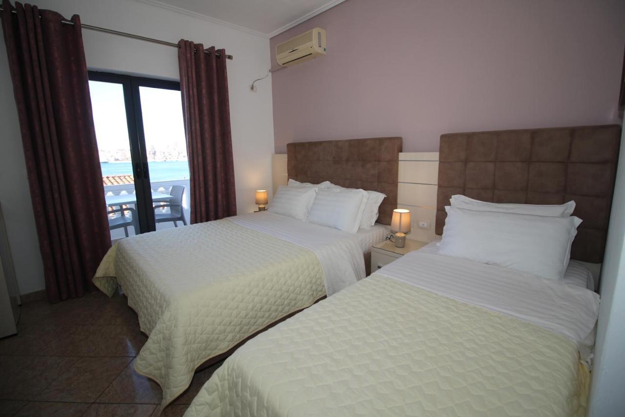 Julia Hotel Sarandë Buitenkant foto